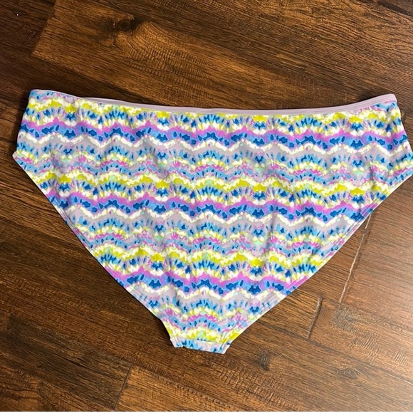 Time and Tru Women's Plus Size 3X (24W26W) Multi-Color Wave Print
Bikini Bottom - Picture 4 of 11